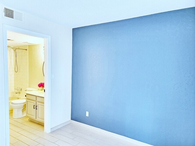 Foto del edificio - 10080 E Mountainview Lake Dr