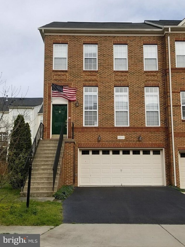 25140 Cutgrass Terrace, Stone Ridge, VA 20105 Townhome Rentals in