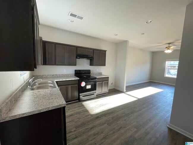 Building Photo - 395 Americana Dr