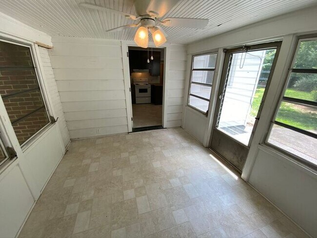 Building Photo - 4124 Old Vineyard Rd