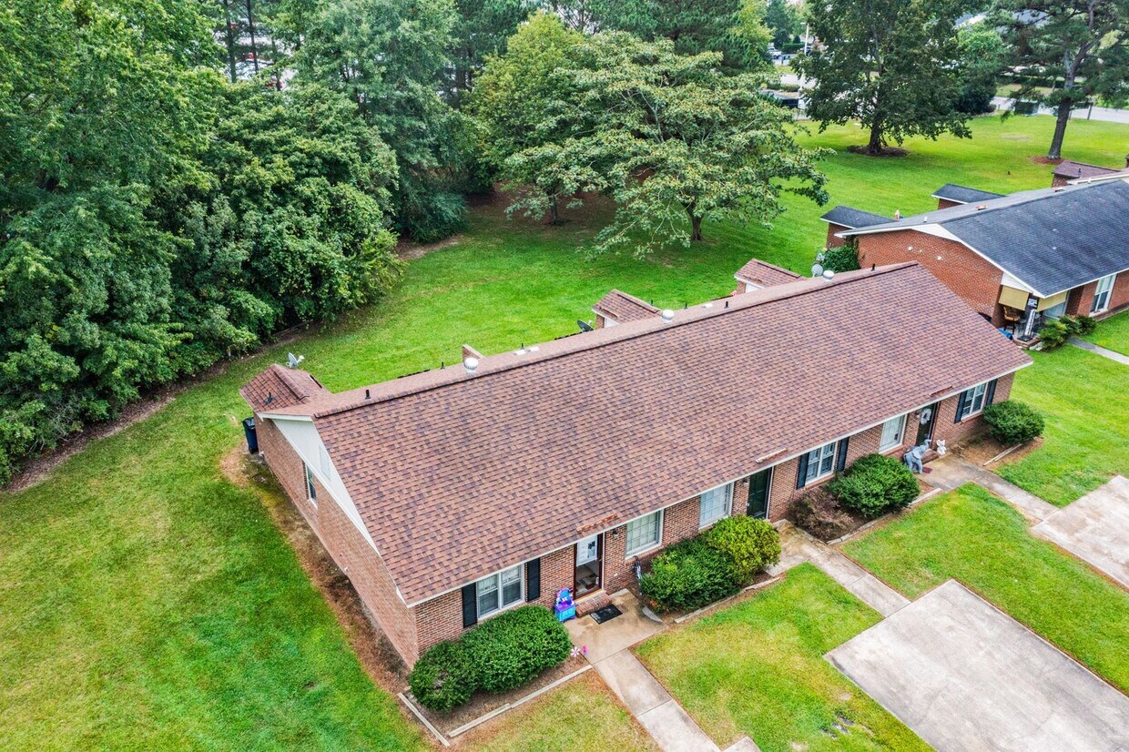 Primary Photo - 8 N Sussex Dr