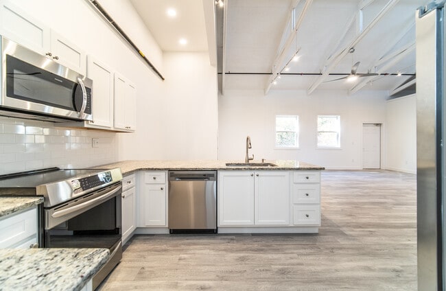 Building Photo - Bridge Landing