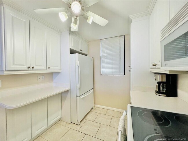 Foto del edificio - 9940 S Ocean Dr