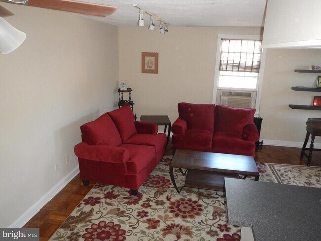 Building Photo - 2718 Ordway St NW