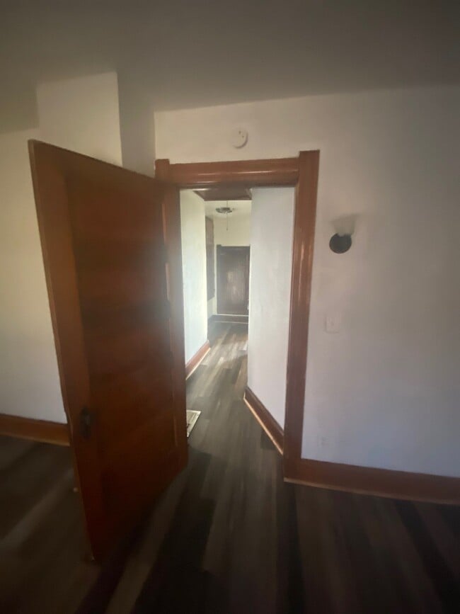 Building Photo - 220 E Pearl St