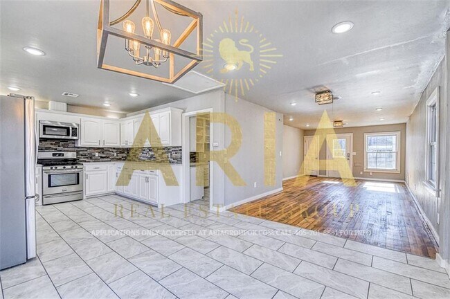 Building Photo - Beautifully Remodeled 3 Bed 2 Bath Availab...