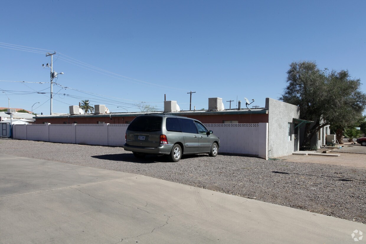 Building Photo - 601 N Cameron Ave