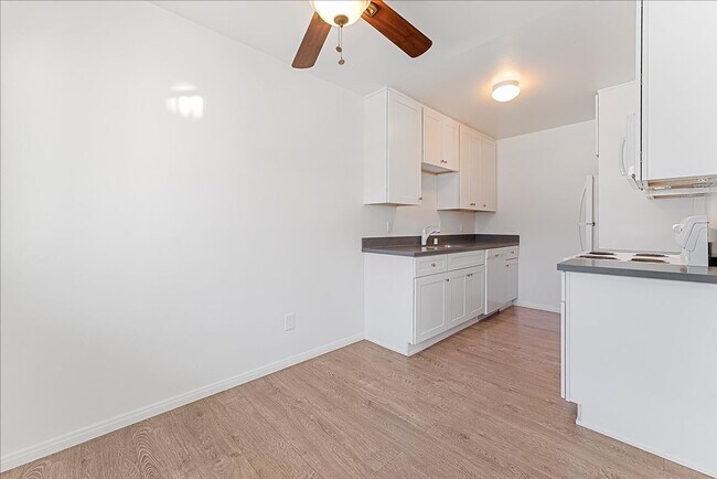 Foto del edificio - 5709 Hazeltine Ave