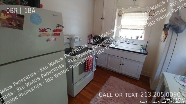 Foto del edificio - 415 W Mistletoe Ave