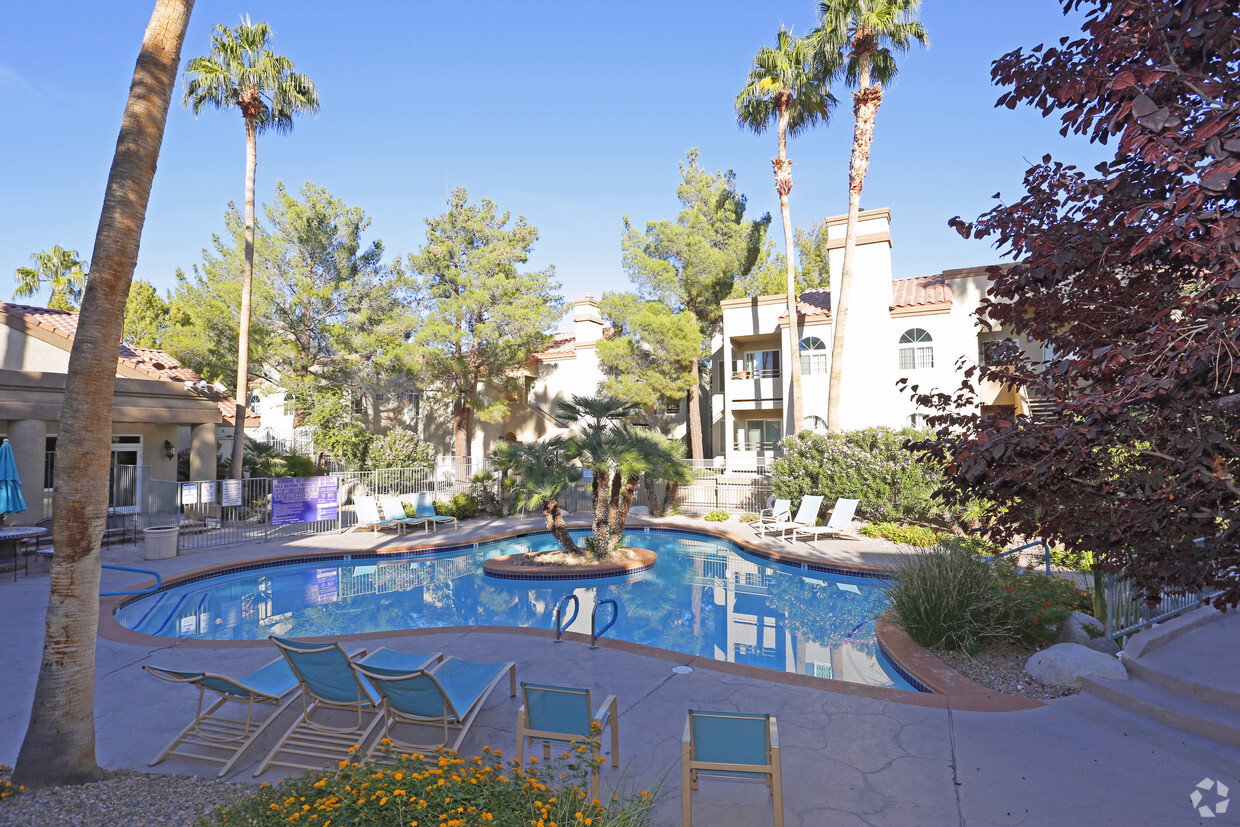 Área de piscina - Laguna Palms