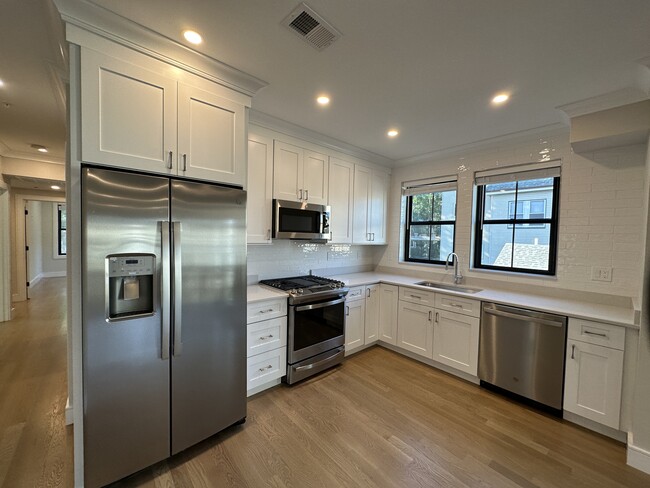 Building Photo - 279 Lamartine St