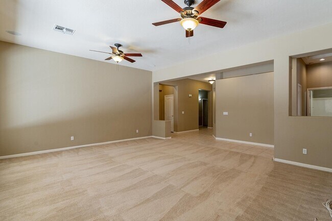 Foto del edificio - 3423 E Page Ave