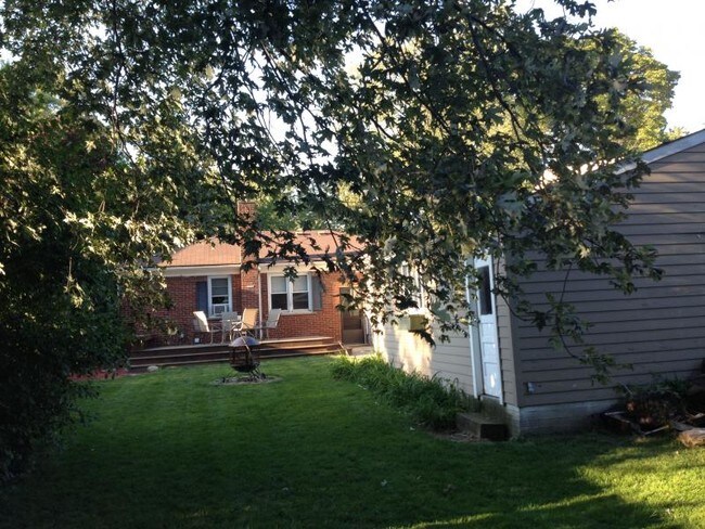 Building Photo - 232 Woodlawn Ave