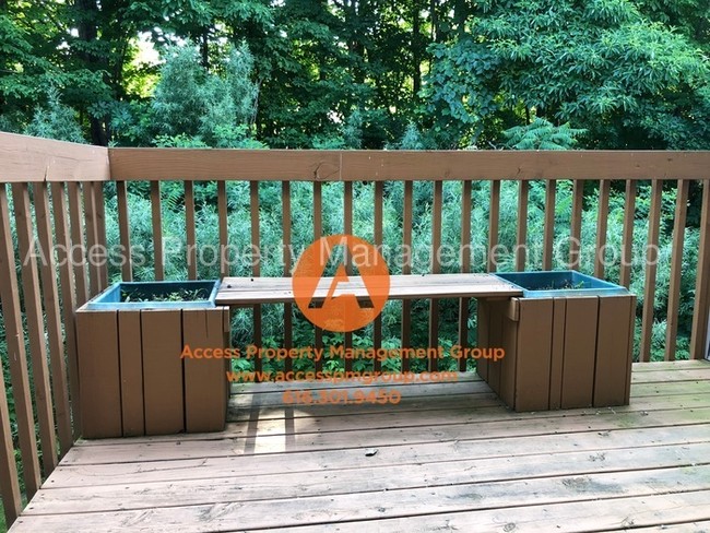 Building Photo - 3 Bedroom, 2.5 Bathroom in York Woods Condos