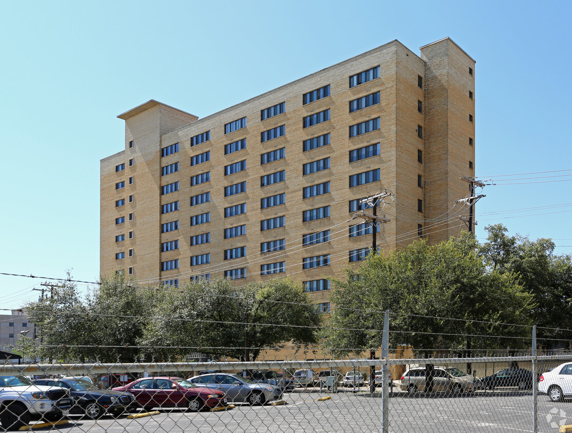 Building Photo - Dickinson Place