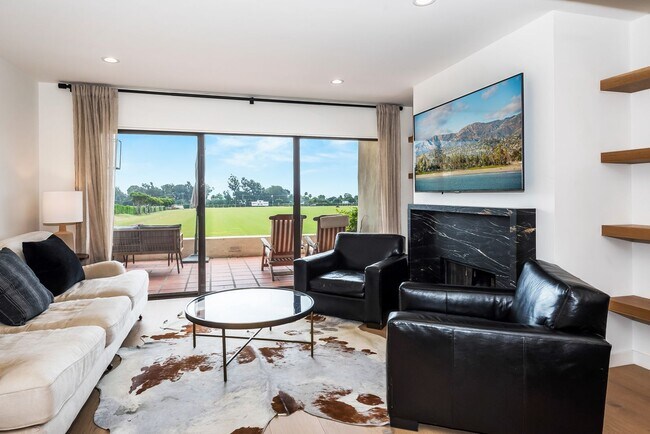 Foto del edificio - Furnished Coastal Rental | Available September 15 – April 15