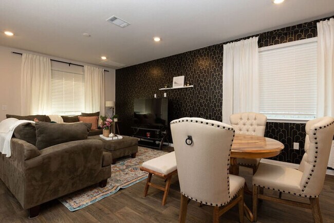 Building Photo - Spacious, Georgetown Home!