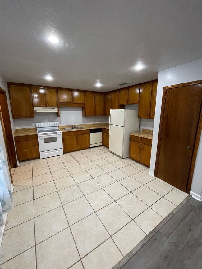 Foto del edificio - 5722 Lumberjack Ln