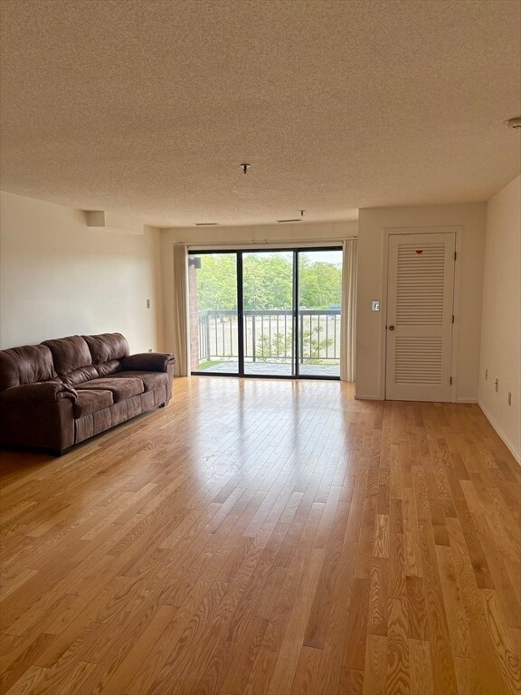 Foto del edificio - 3920 Mystic Valley Pkwy