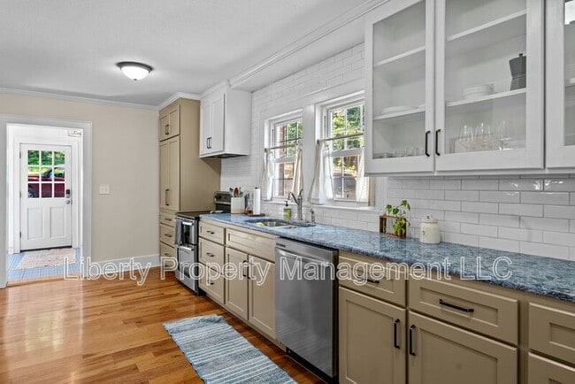 Foto del edificio - 619 Sunset Dr