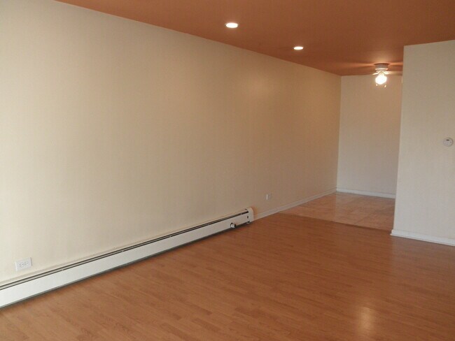 Building Photo - 972 Thornton Ln