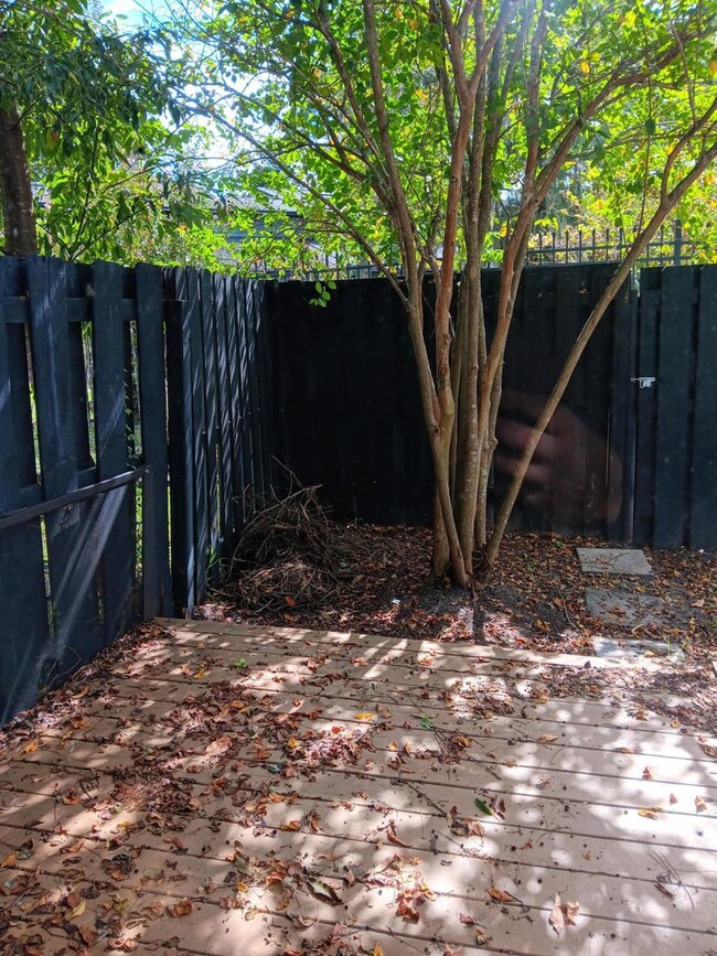 Building Photo - Immaculate 3/2 Condo in Marchwood!