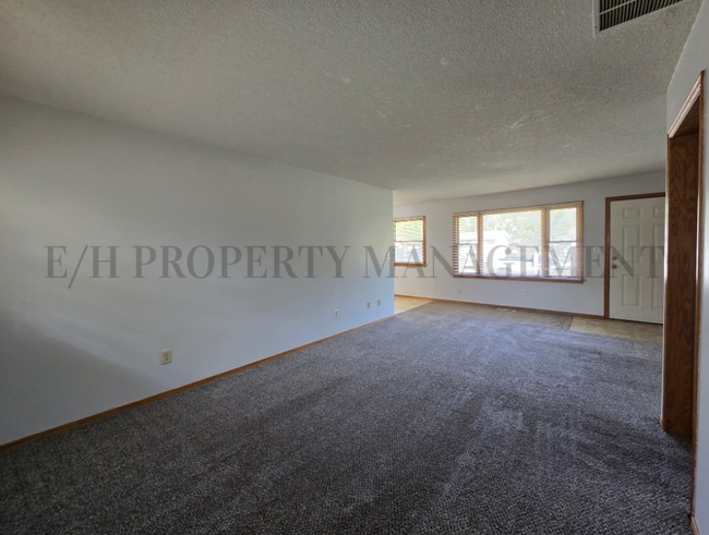 Building Photo - 2215 W Crawford St