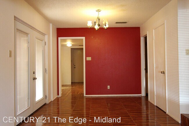 Building Photo - 2 br, 2.5 bath House - 3229 Elma Dr