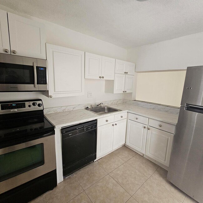 Building Photo - 7800 Colony Cir S