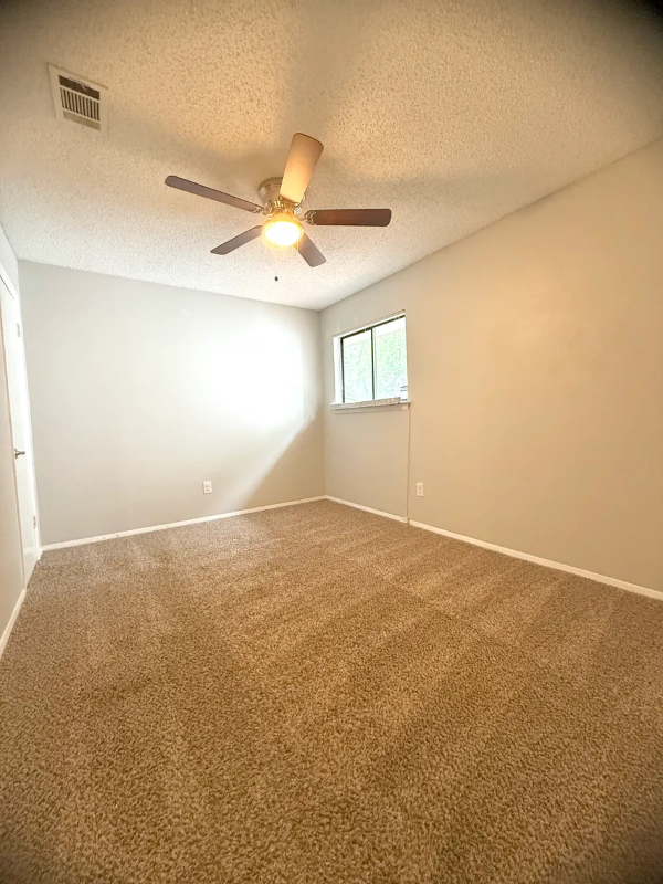 Building Photo - 301 Villa Oaks Cir