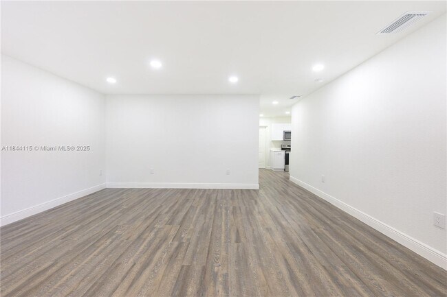 Foto del edificio - 2355 NW 99th Terrace