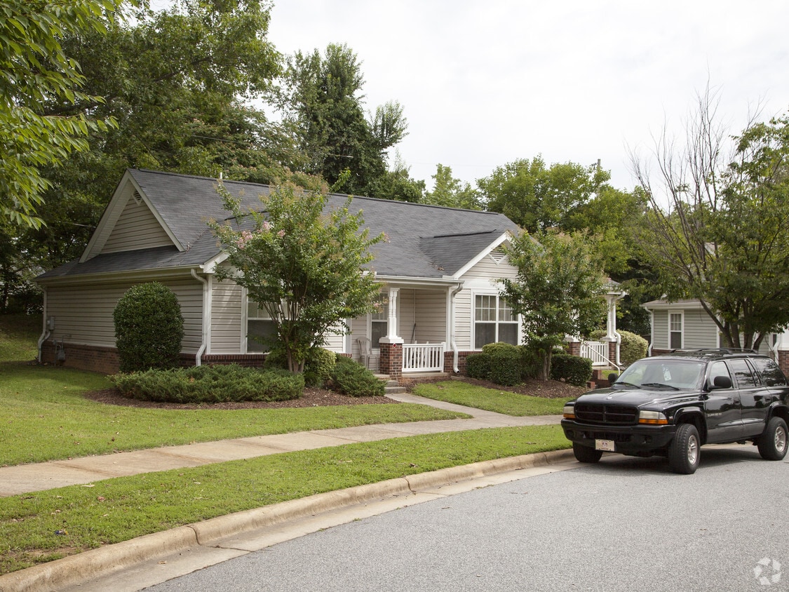 Building Photo - Spring Brook Meadows