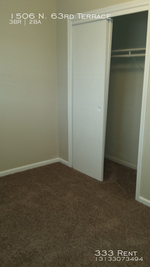 Building Photo - ~ Great Duplex in KCK~