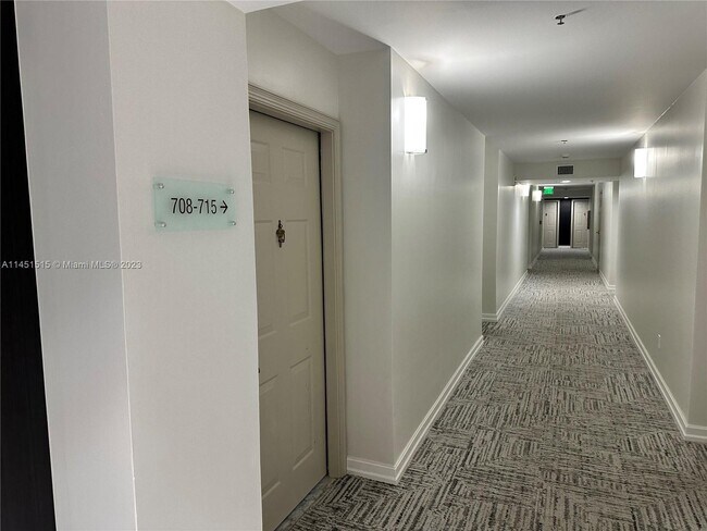 Foto del edificio - 2665 SW 37th Ave