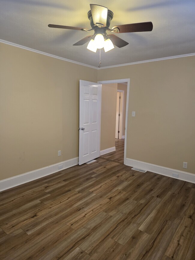 Building Photo - 420 Peach St