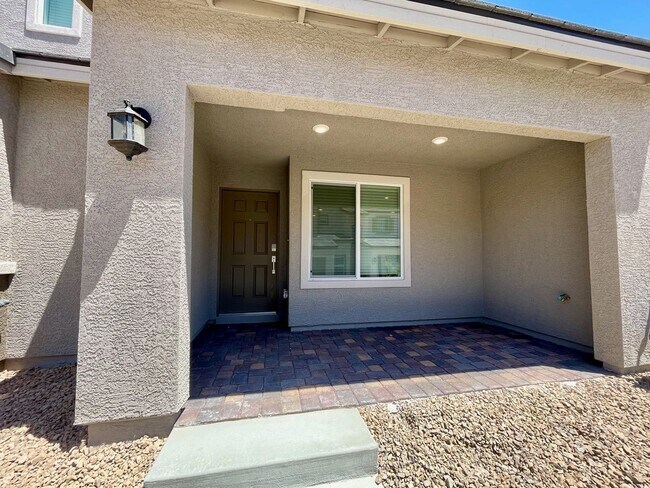 Building Photo - Gated 3 Bed, 2.5 Bath, 2 Car Garage Townho...