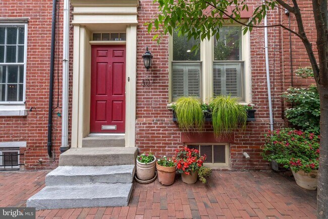 Building Photo - 307 Gaskill St