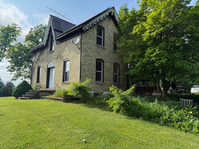 Building Photo - Parkhill * TWO Level APARTMENT * 3 Bdrm * ...