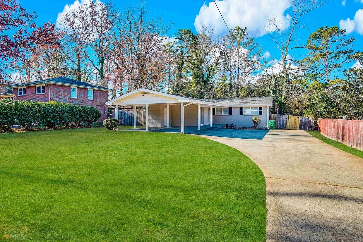 Primary Photo - 2131 Columbia Dr