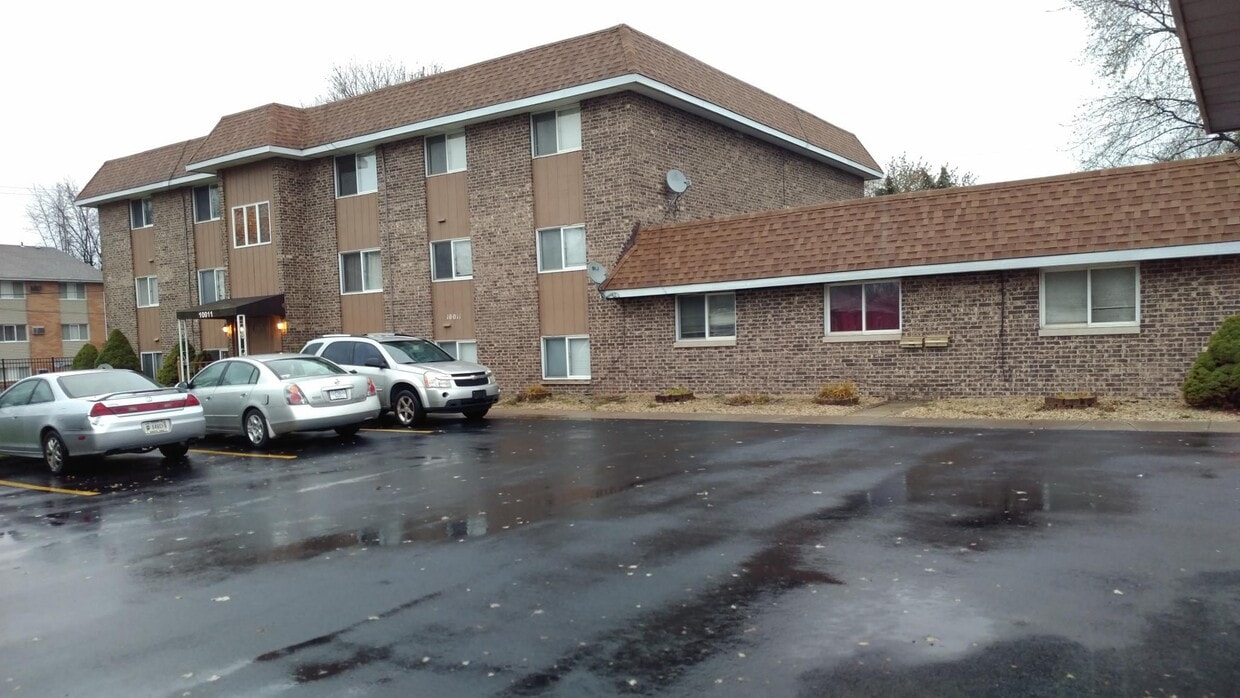 Primary Photo - 10011 Kennedy Ave