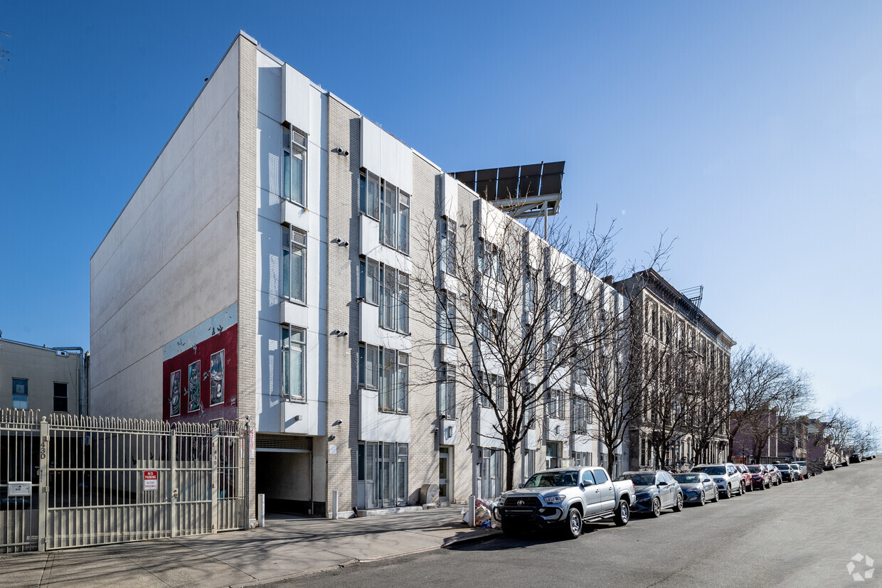 422-428 Melrose Street - Mennonite United Revival Apartments