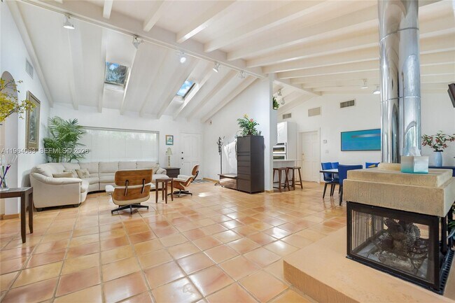 Building Photo - 278 S Island Rd