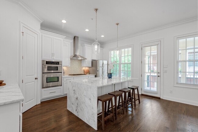 Foto del edificio - 1260 Lullwater Park Cir