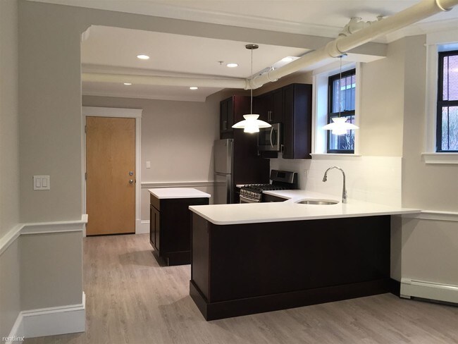 Building Photo - 2 br, 1 bath  - 1340 Commonwealth Ave Apt A