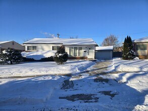 Building Photo - 1111 N Kenwood Ave