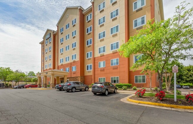 Building Photo - Furnished Studio-Washington, D.C. - Centre...