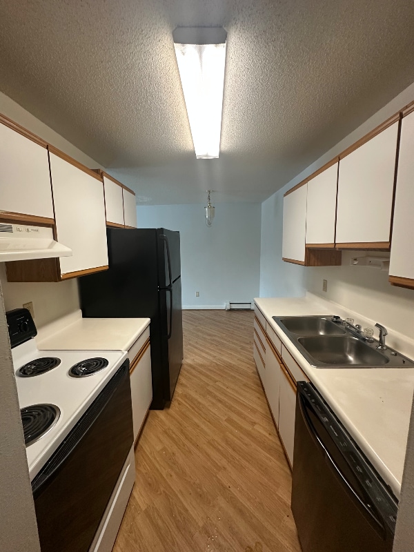 Building Photo - 1508 1st St E