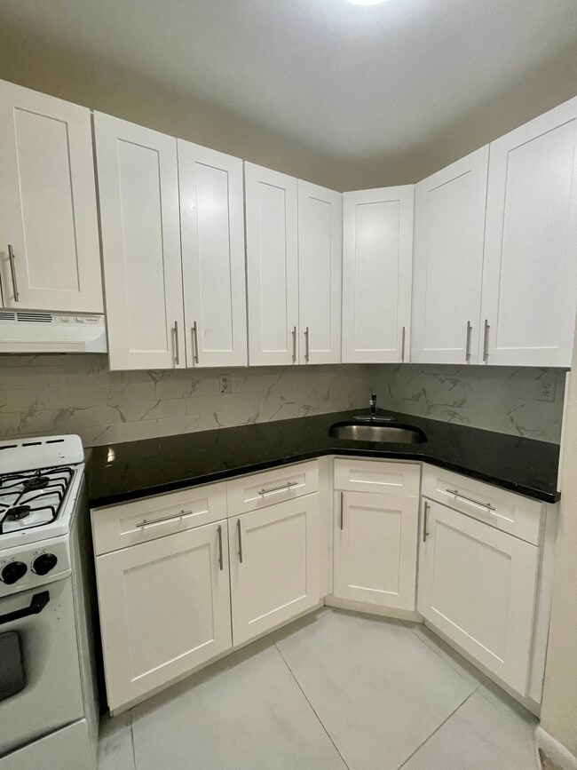 Kitchen - 101-17 Martense Ave