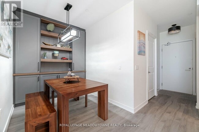 Building Photo - 4677 Glen Erin Dr