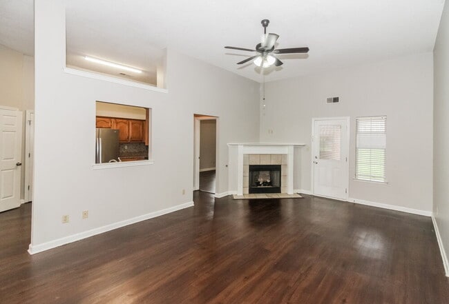 Building Photo - 8236 Clubview Dr